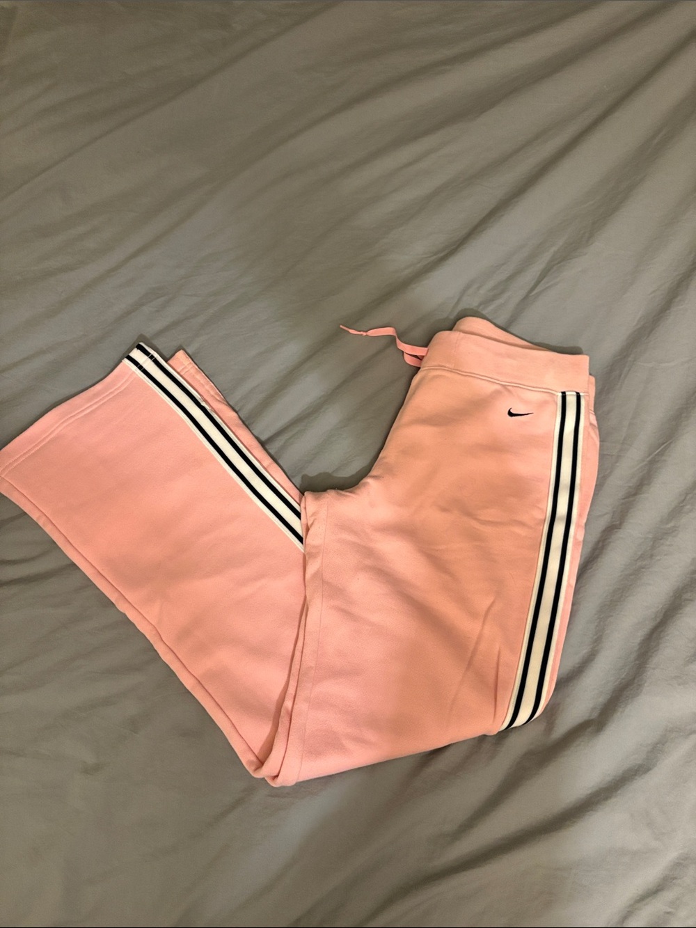 Women Nike worn once an hour indoors Light Pink